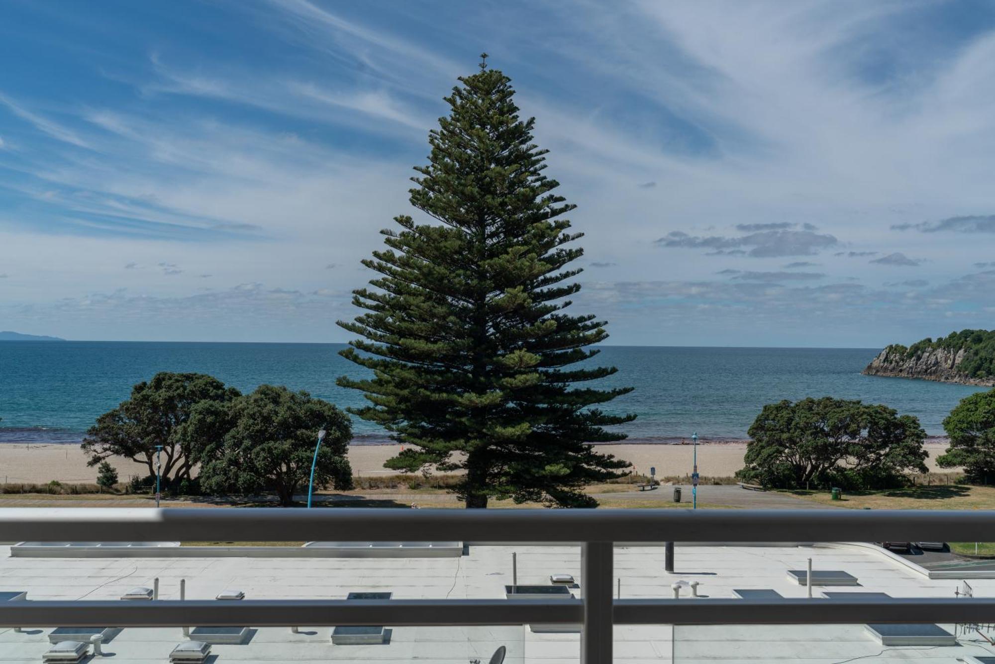Ocean View Beach Escape - Top Floor Apartments, Mt Maunganui Base Mount Maunganui Habitación foto